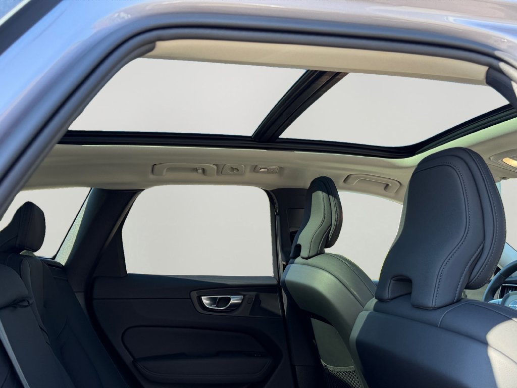 2026 Volvo XC60 Plus - Photo 7
