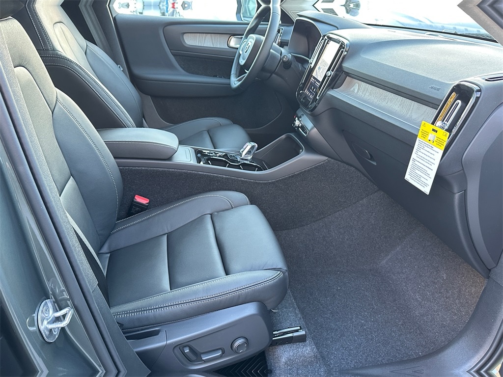 2026 Volvo XC40 Ultra - Photo 6