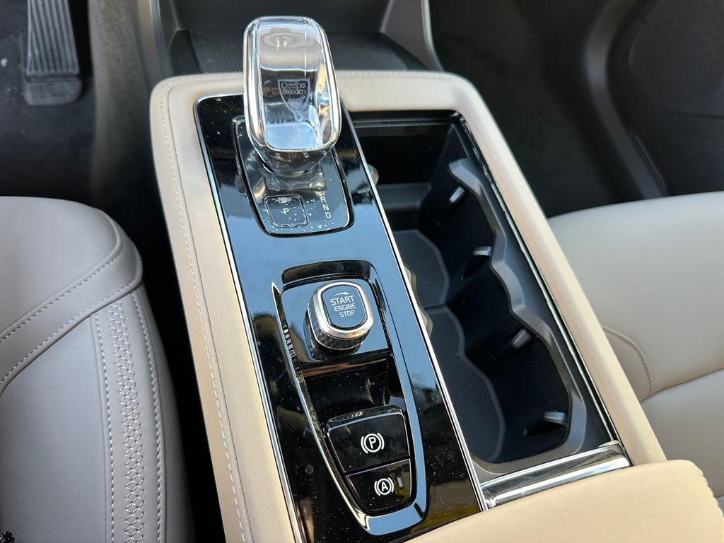2026 Volvo XC90 Plus - Photo 22
