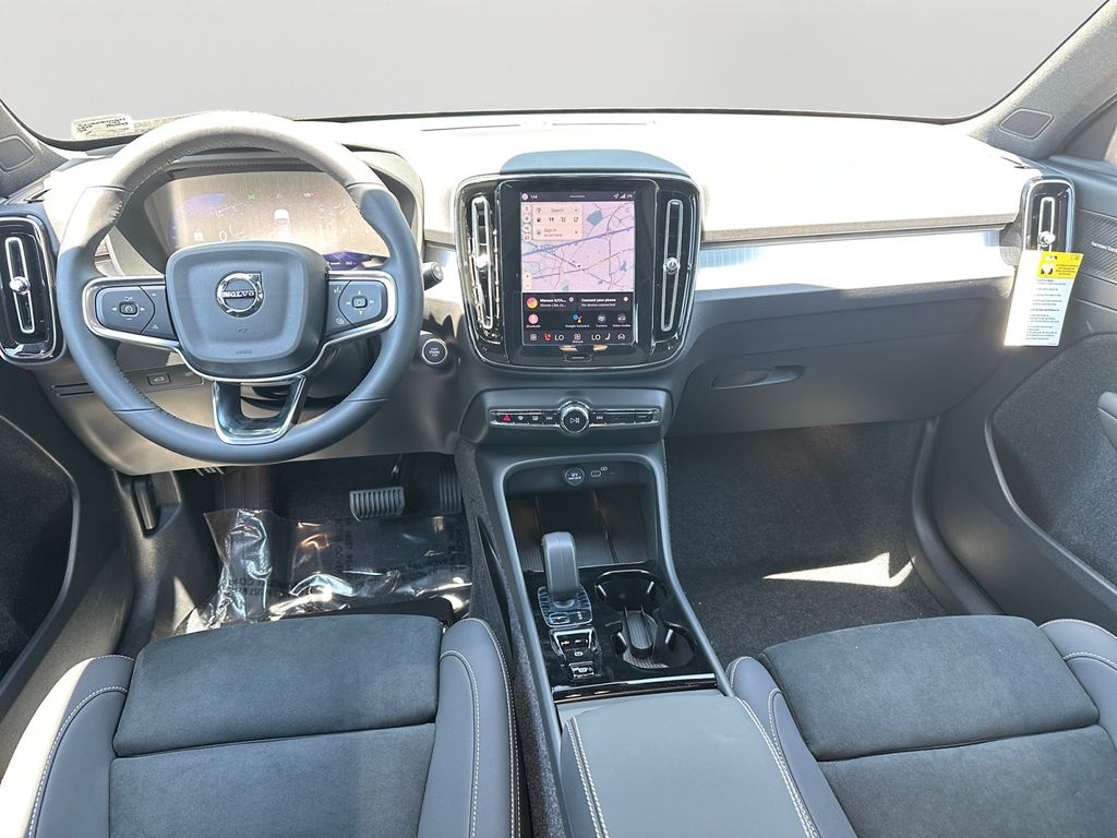 2026 Volvo XC40 Ultra Black Edition - Photo 11