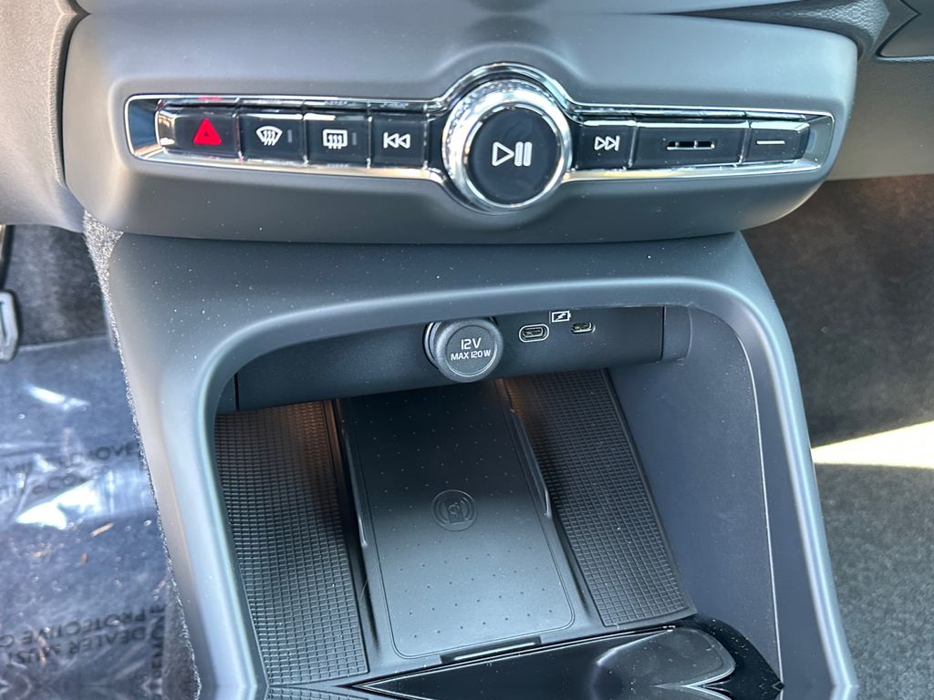 2026 Volvo XC40 Ultra Black Edition - Photo 22