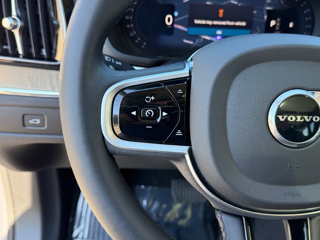 2026 Volvo XC60 Plus - Photo 20