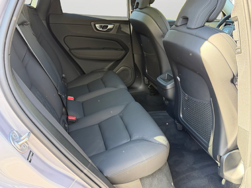 2026 Volvo XC60 Plus - Photo 9