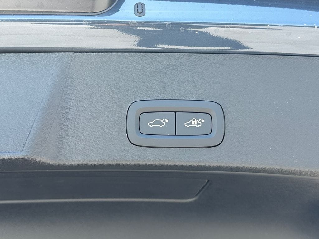 2026 Volvo XC40 Ultra Black Edition - Photo 8