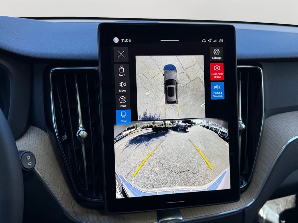 2026 Volvo XC60 Plus - Photo 22