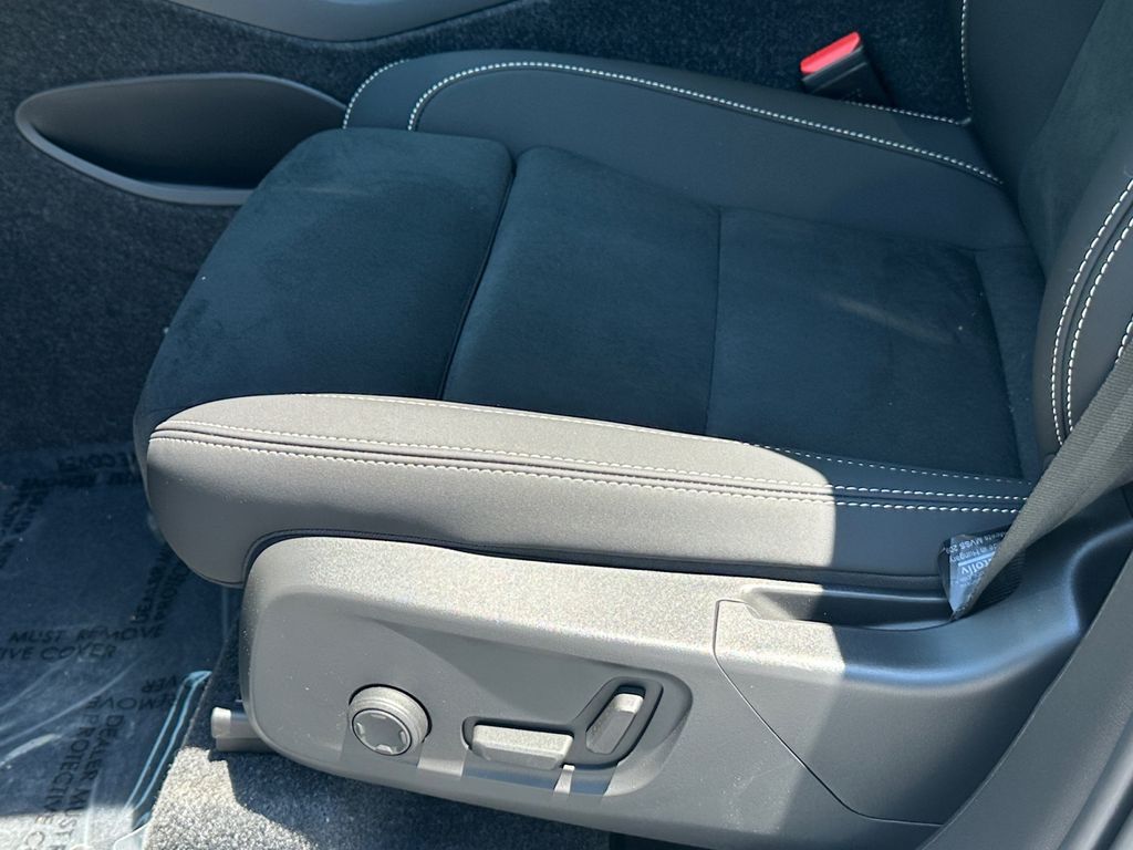 2026 Volvo XC40 Ultra Black Edition - Photo 15