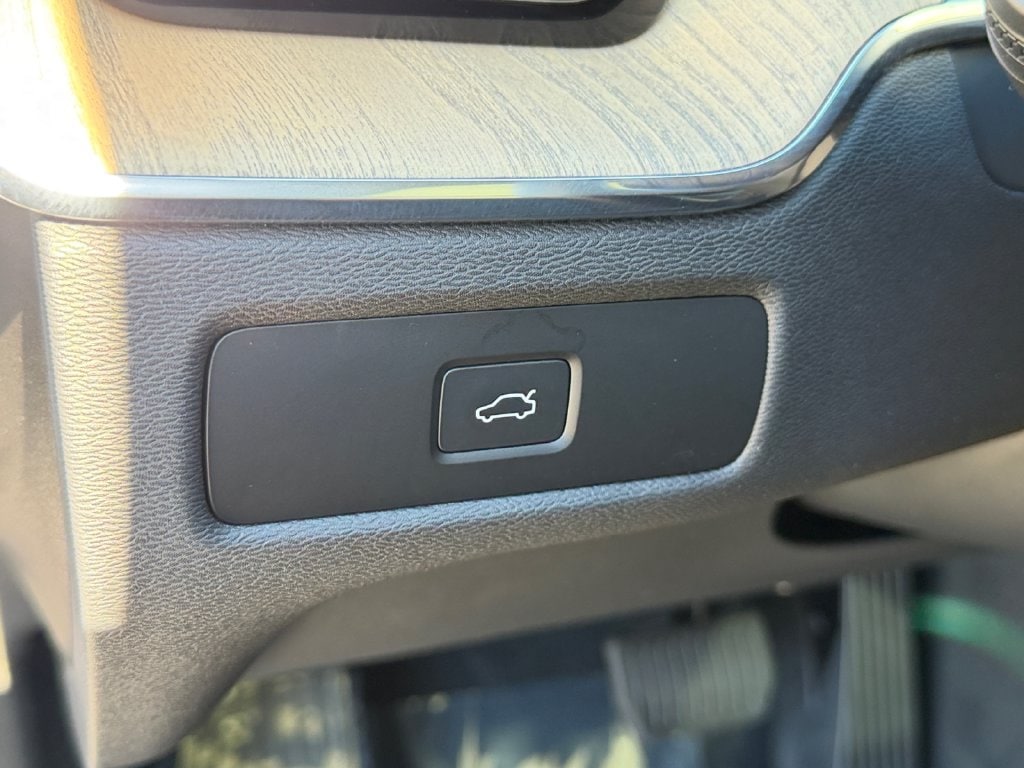 2026 Volvo XC60 Plus - Photo 29