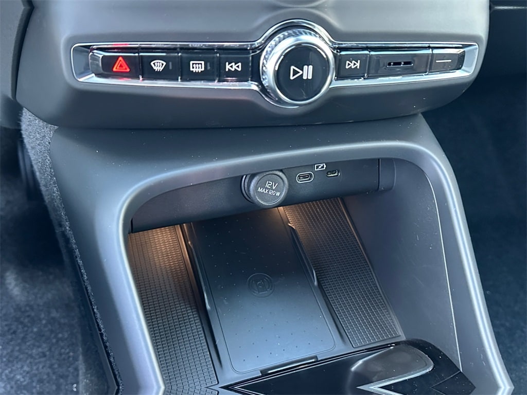 2026 Volvo XC40 Ultra - Photo 22