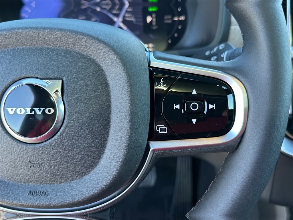 2026 Volvo XC90 Plus - Photo 17