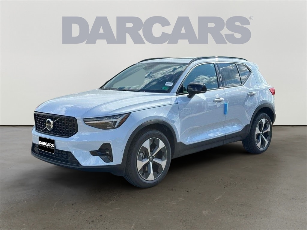 2026 Volvo XC40 Plus - Photo 2