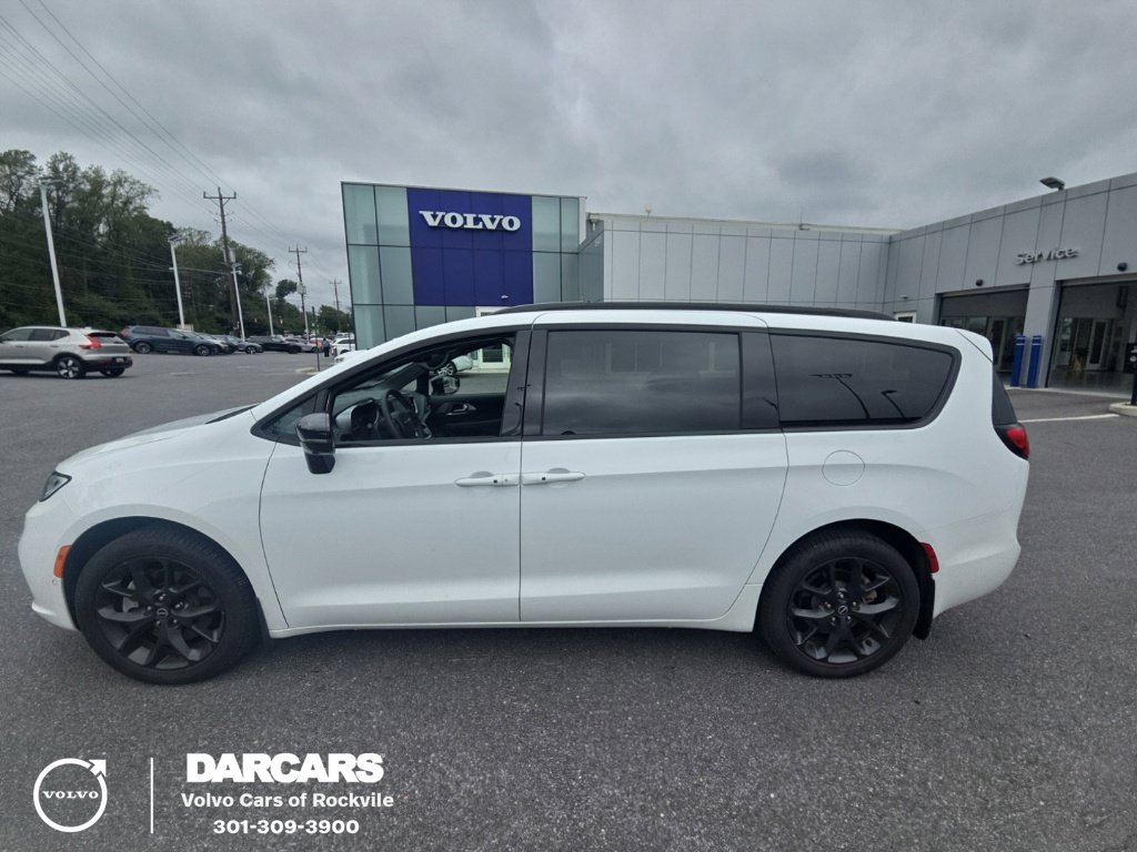 Used 2026 Chrysler Pacifica Limited Minivan/Van