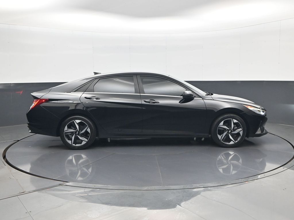2023 Hyundai Elantra Limited - Photo 5