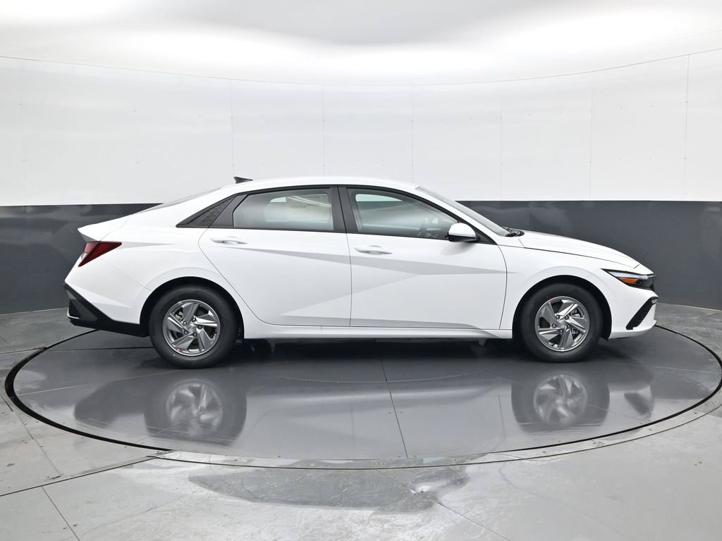 New 2026 Hyundai Elantra SE Sedan