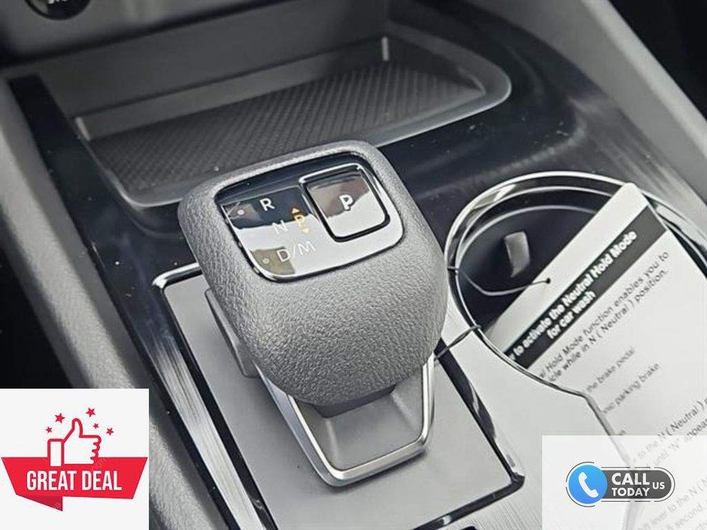 2025 Nissan Rogue SV - Photo 13