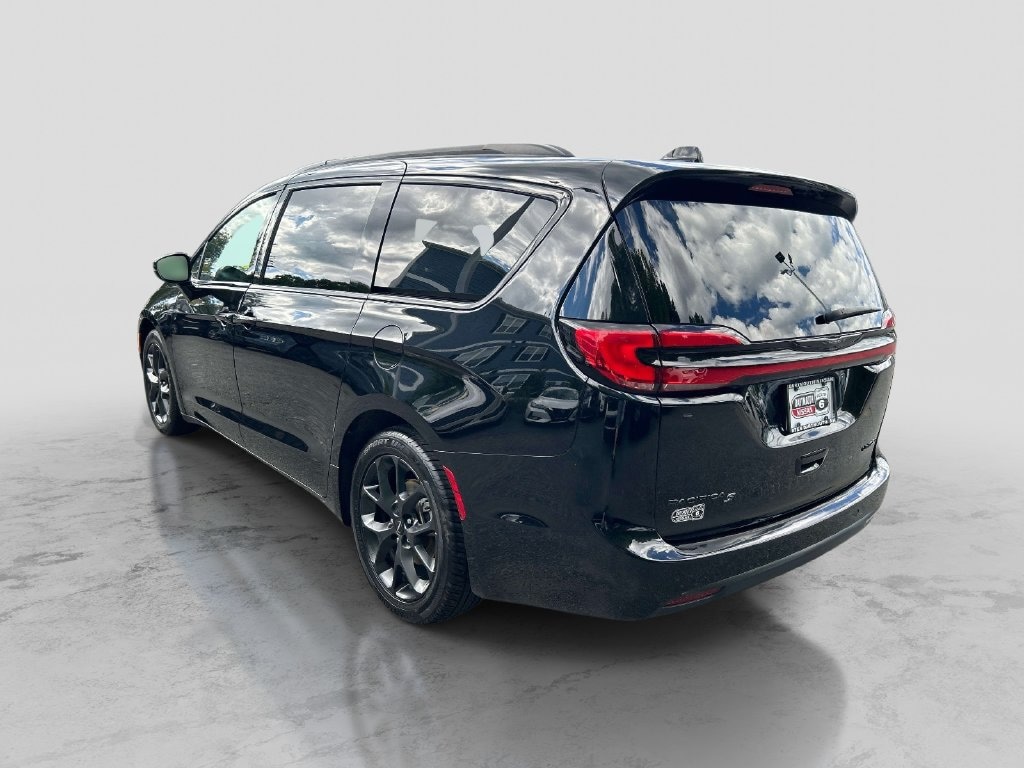 Used 2025 Chrysler Pacifica Limited Van Passenger Van