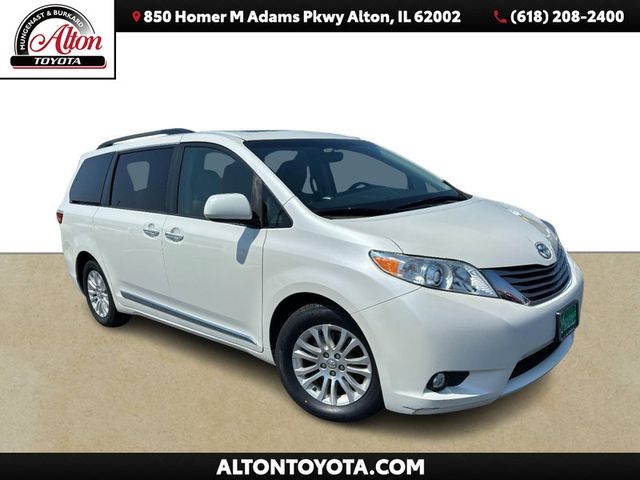 Used 2017 Toyota Sienna XLE Premium Minivan/Van