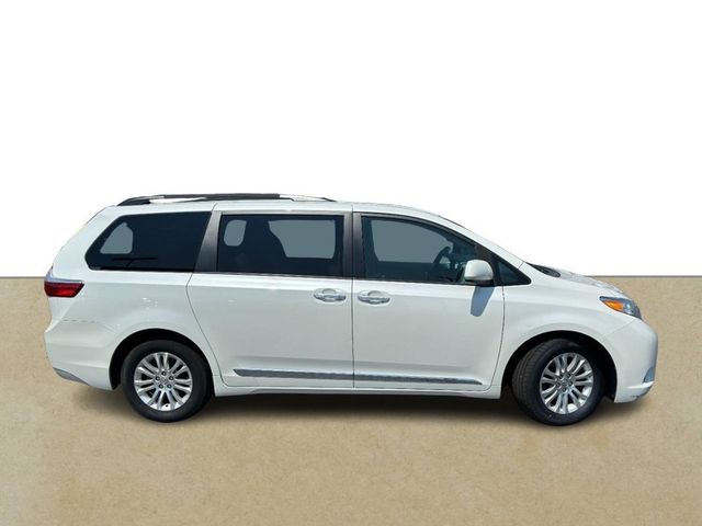 Used 2017 Toyota Sienna XLE Premium Minivan/Van