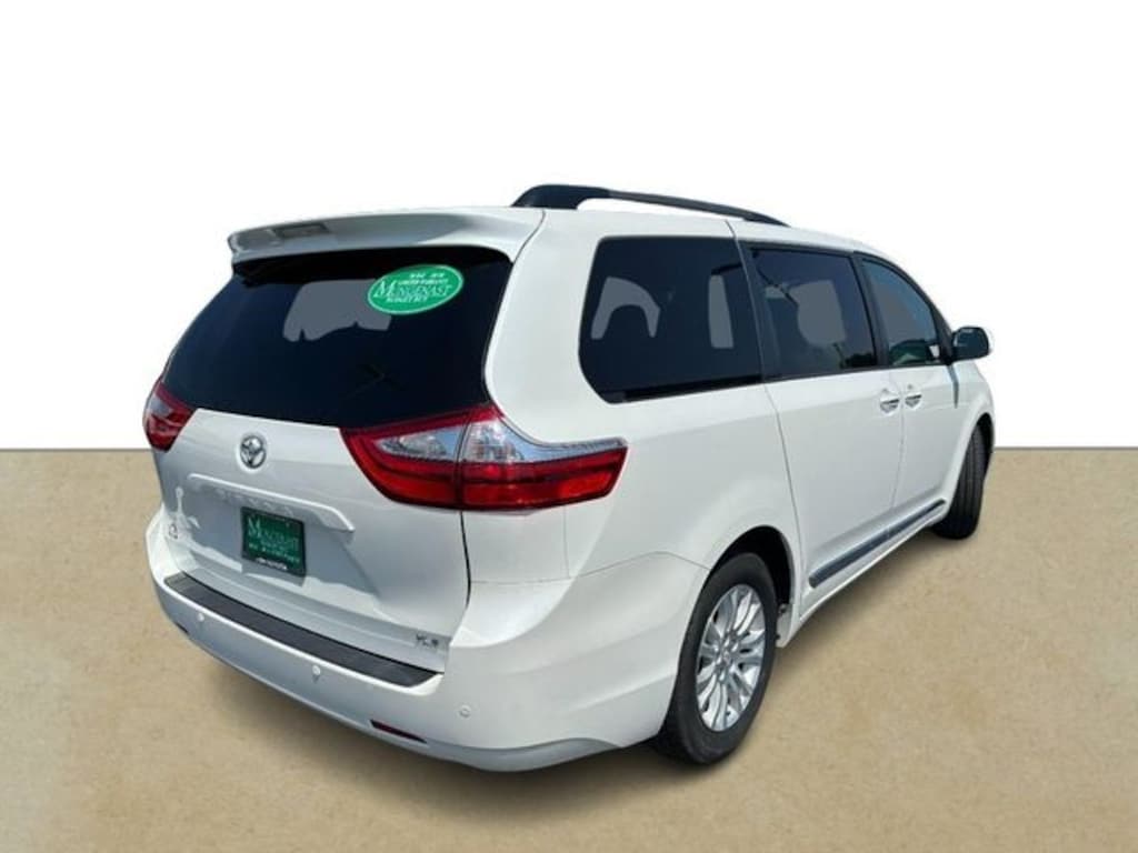 Used 2017 Toyota Sienna XLE Premium Minivan/Van