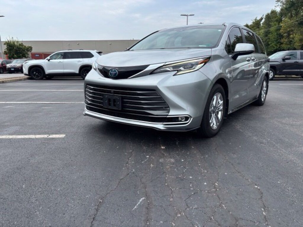 Certified 2023 Toyota Sienna Platinum Minivan/Van