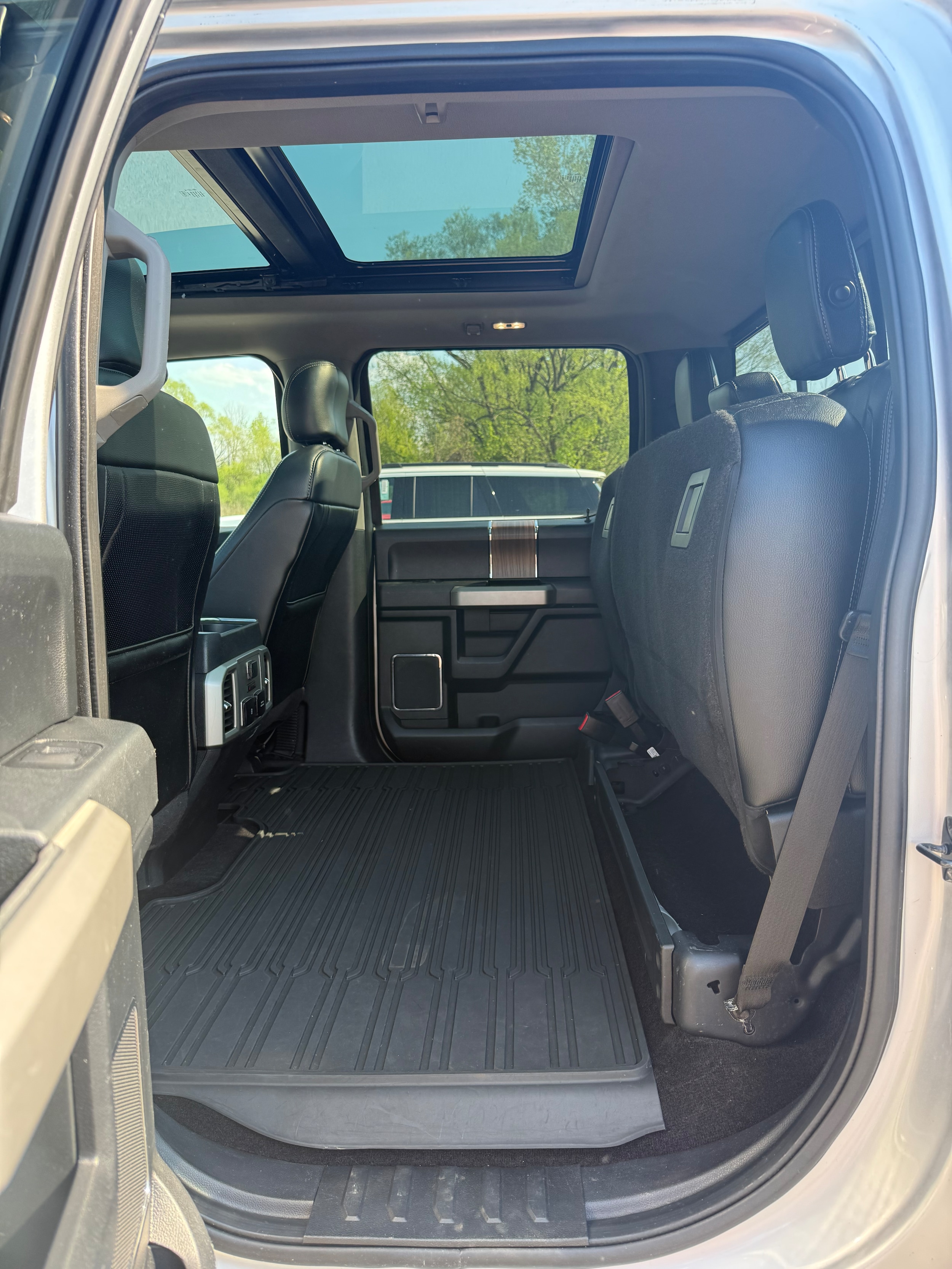 2017 Ford F-150 Lariat - Photo 19