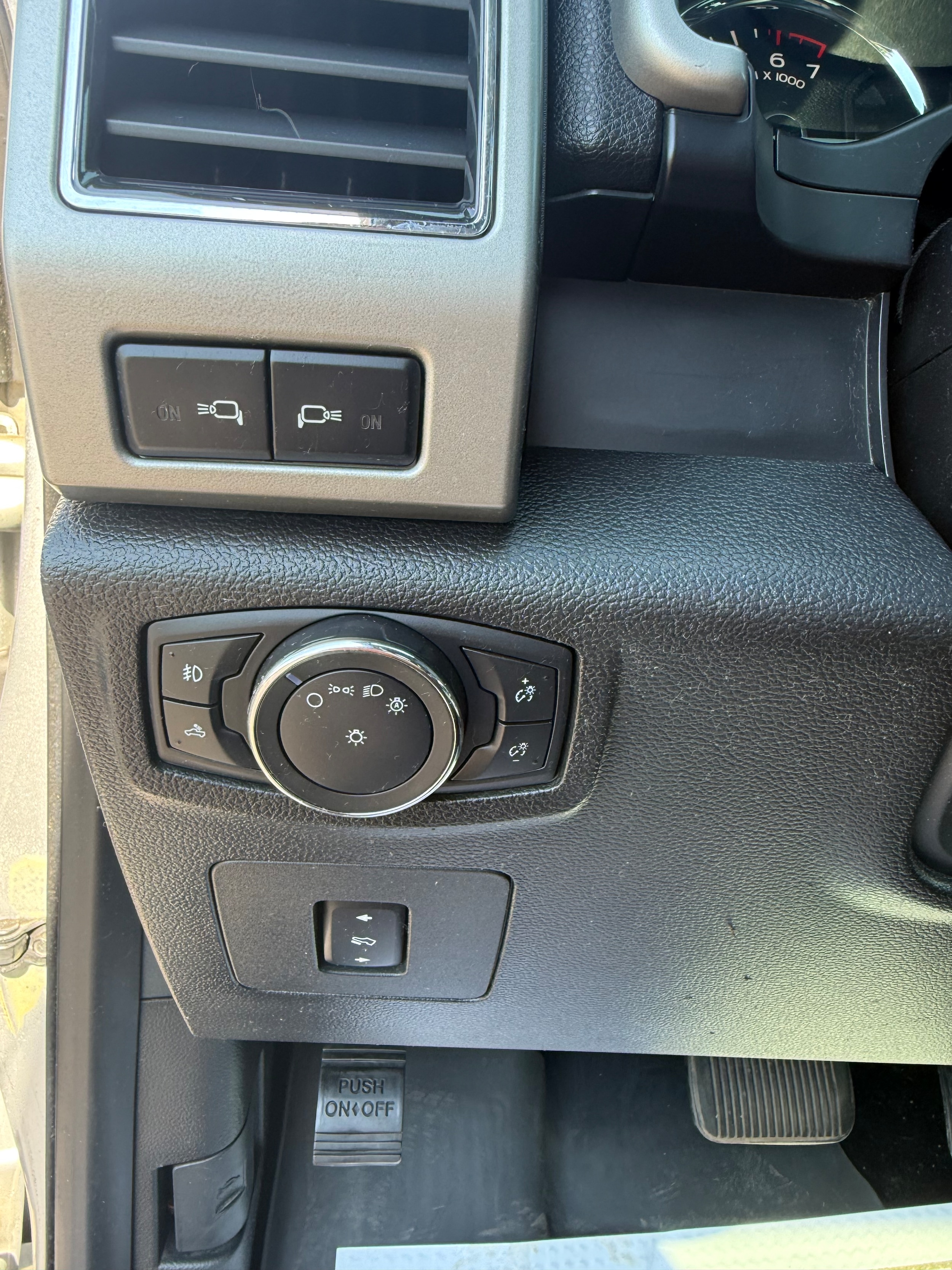 2017 Ford F-150 Lariat - Photo 11