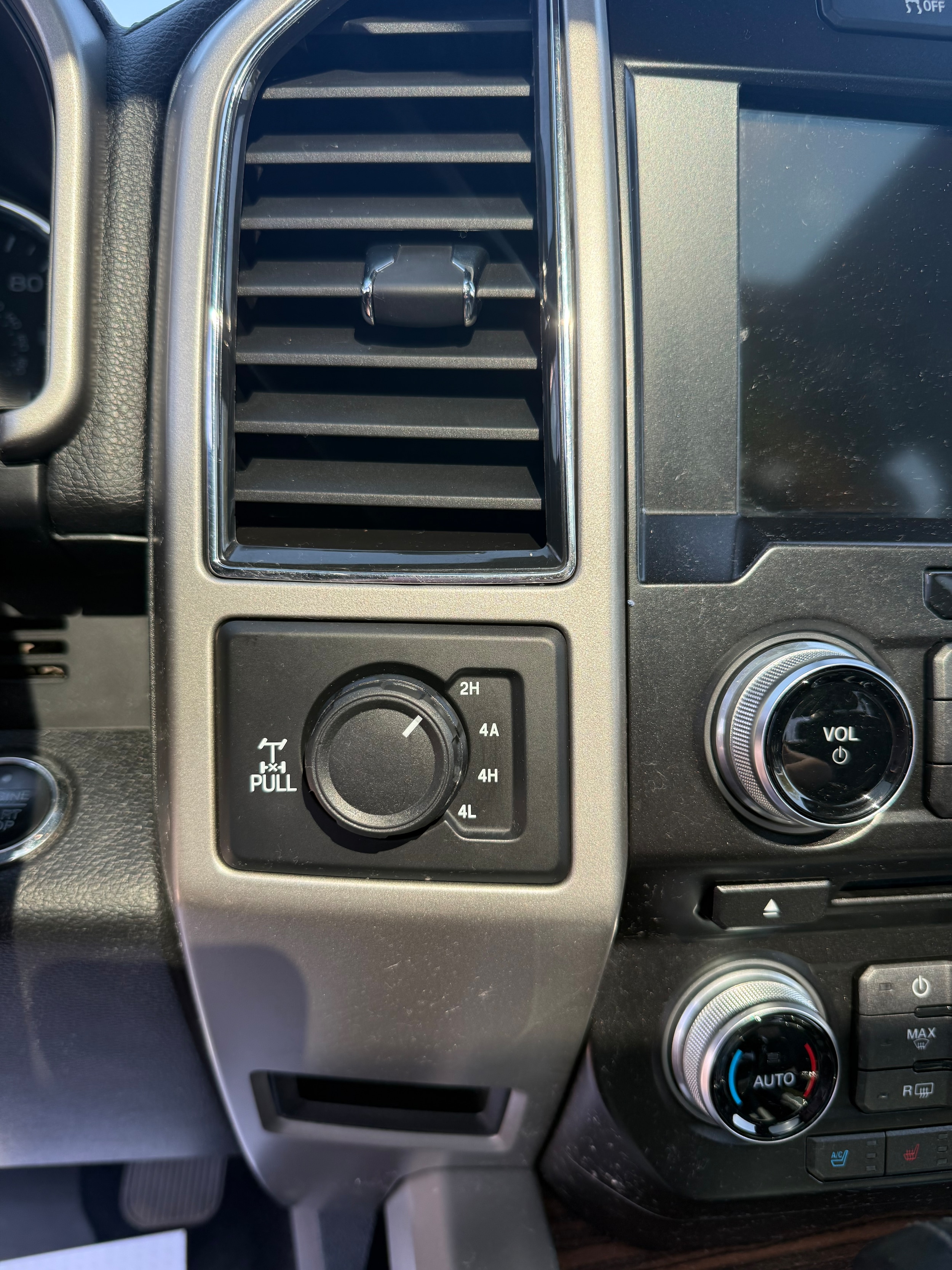 2017 Ford F-150 Lariat - Photo 13