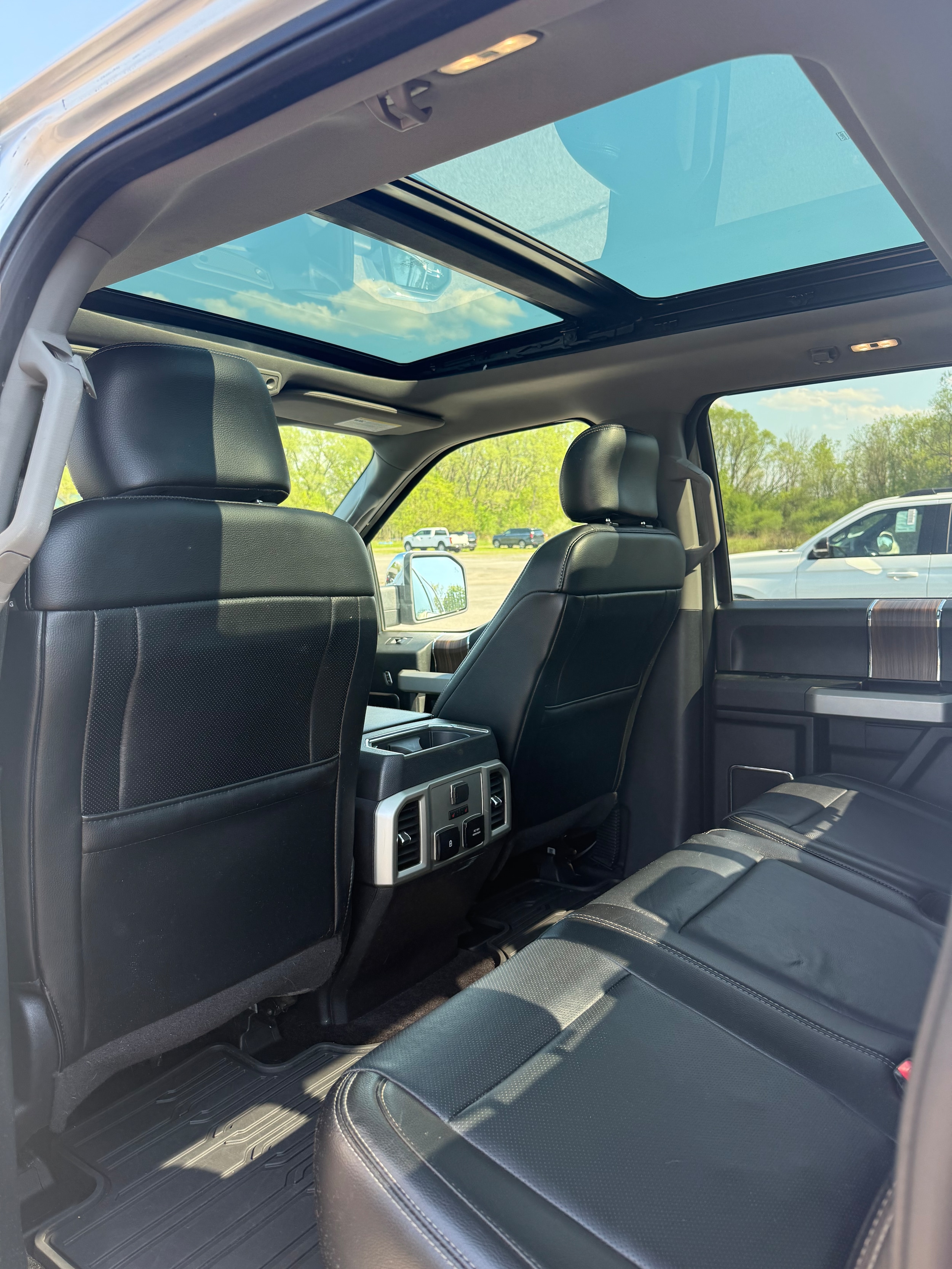 2017 Ford F-150 Lariat - Photo 18