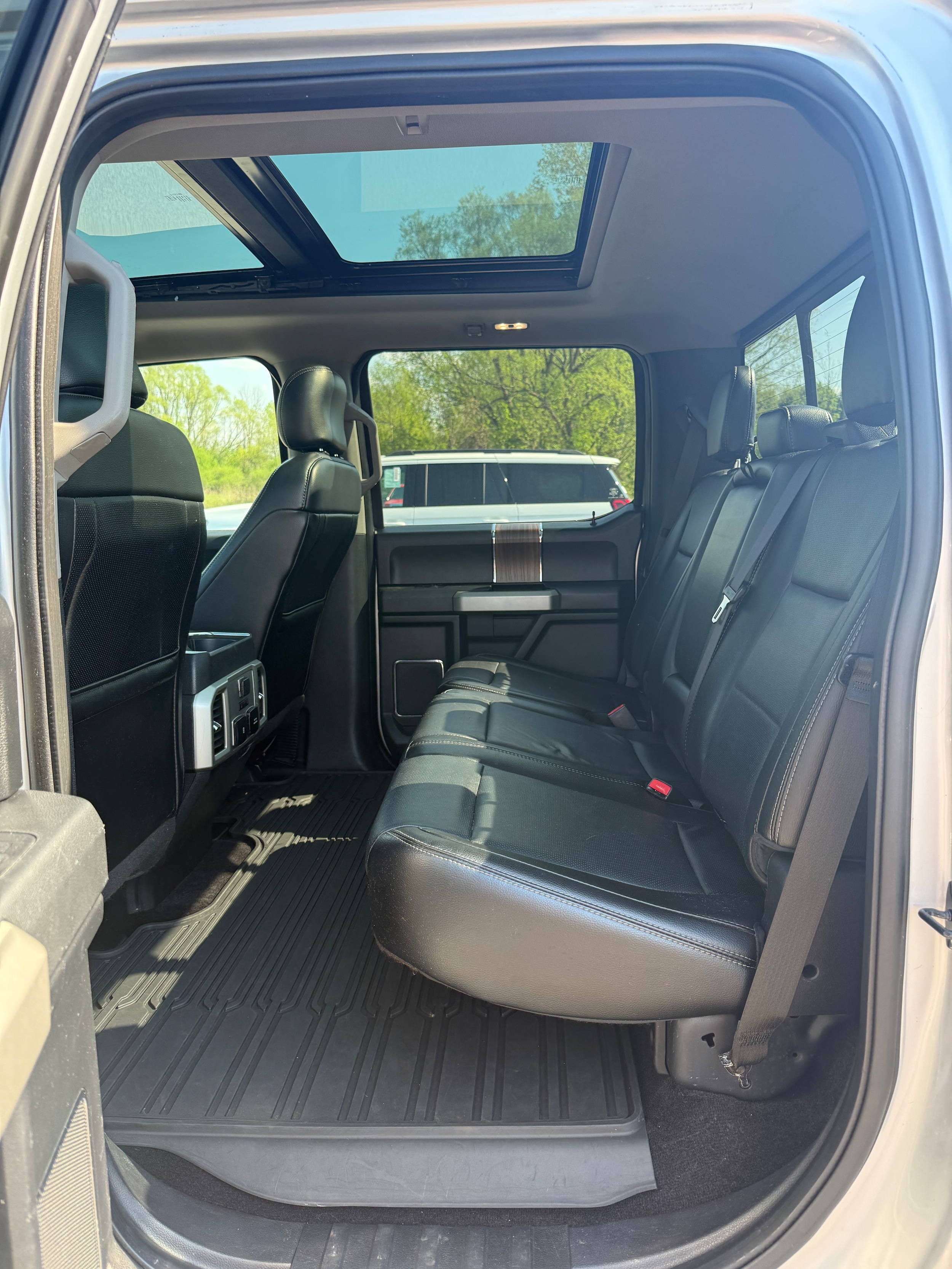 2017 Ford F-150 Lariat - Photo 17