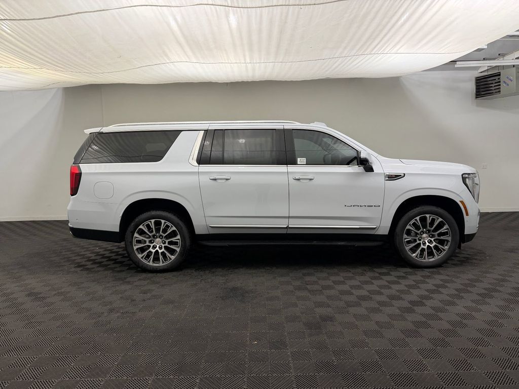 2026 GMC Yukon XL Denali - Photo 8