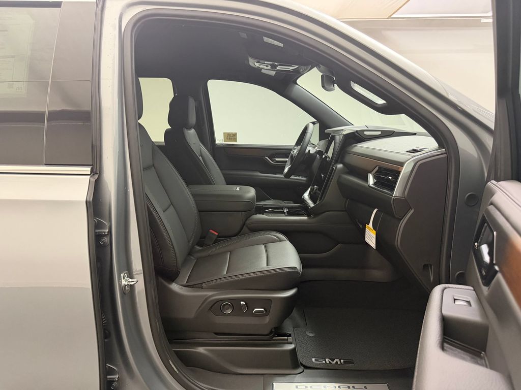2026 GMC Yukon Denali - Photo 28