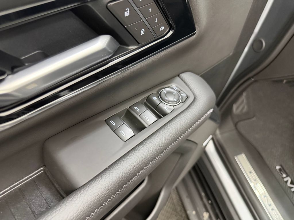 2026 GMC Yukon Denali - Photo 14