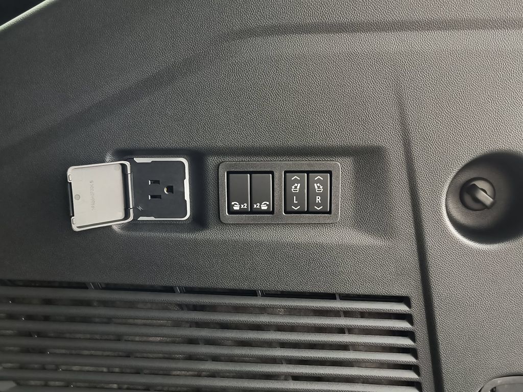 2026 GMC Yukon Denali - Photo 17