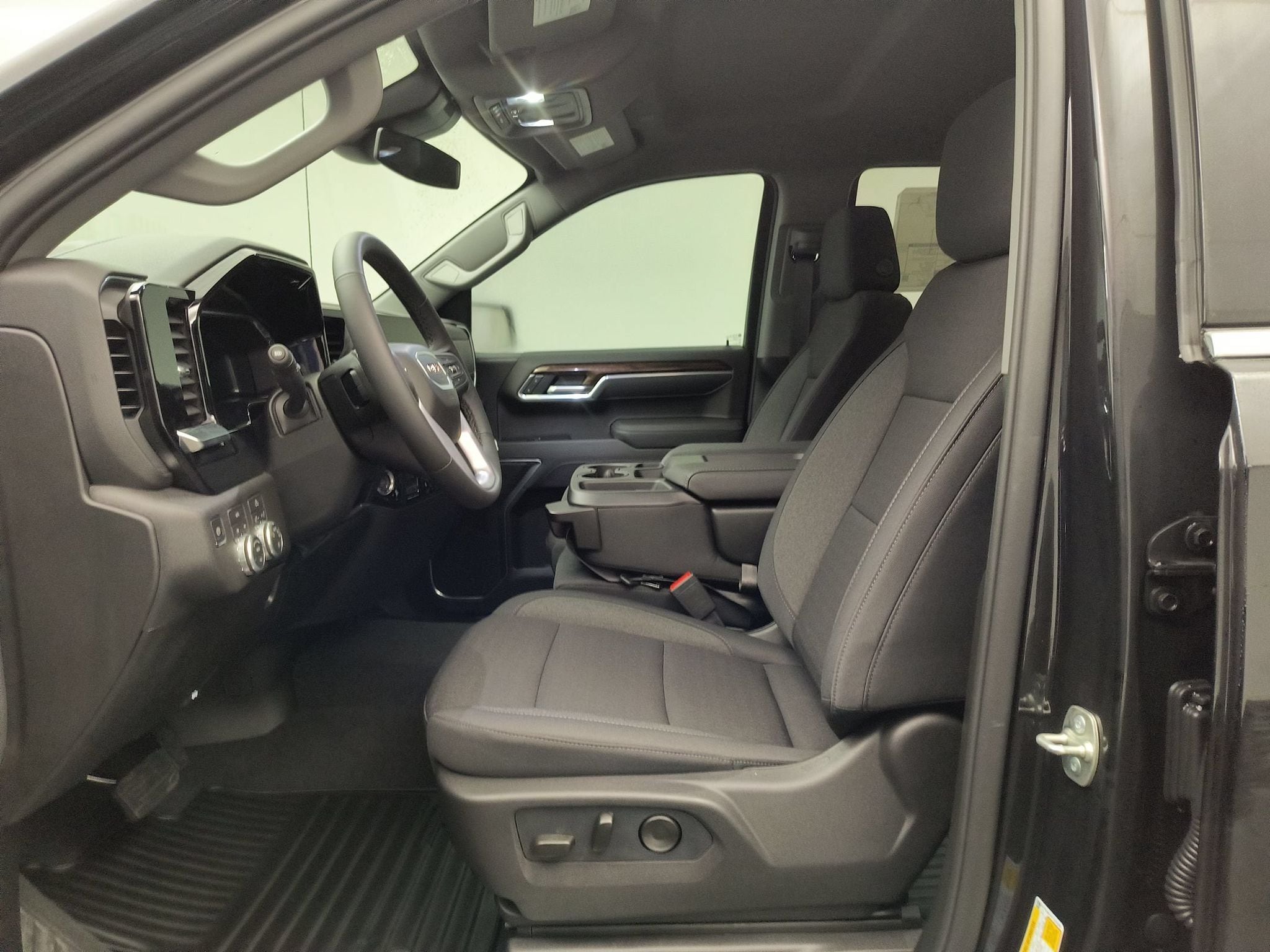 2026 GMC Sierra 1500 SLE - Photo 4