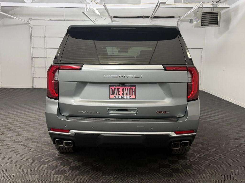 2026 GMC Yukon Denali - Photo 10