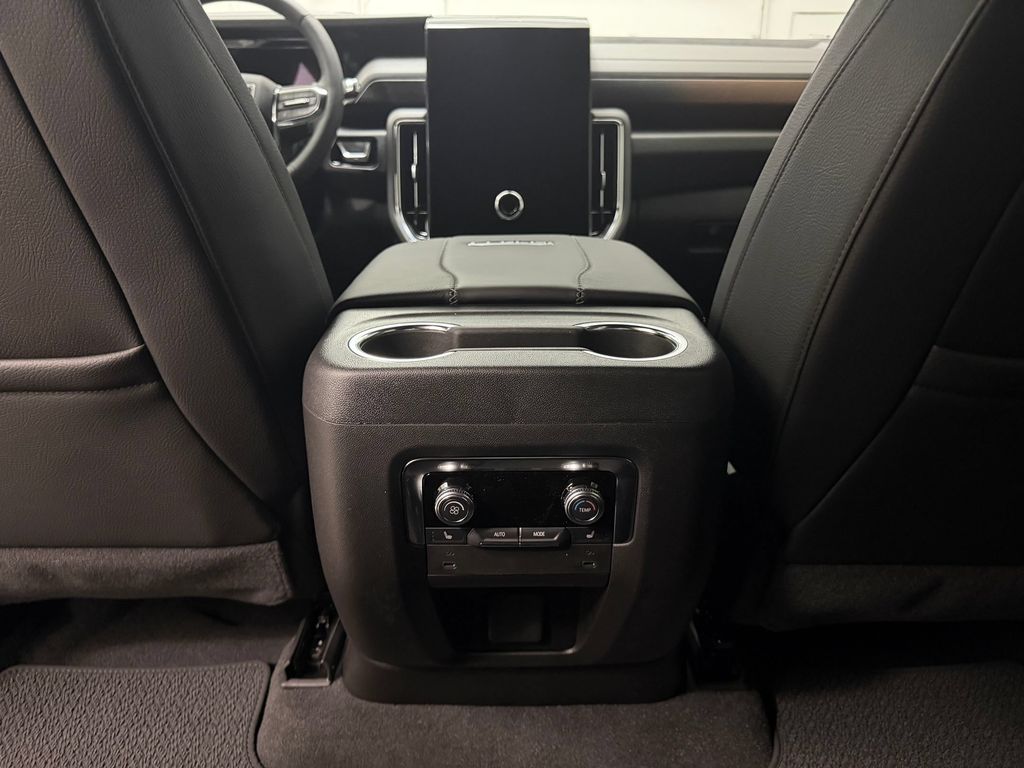2026 GMC Yukon Denali - Photo 29