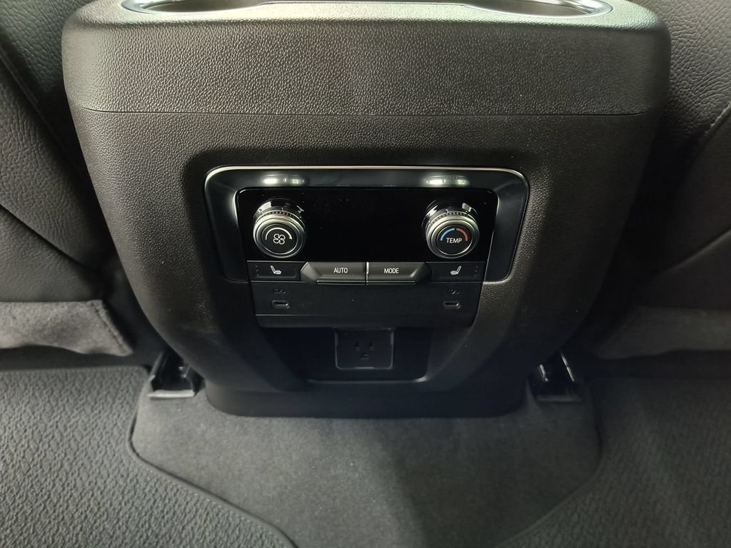 2026 GMC Yukon Denali - Photo 29