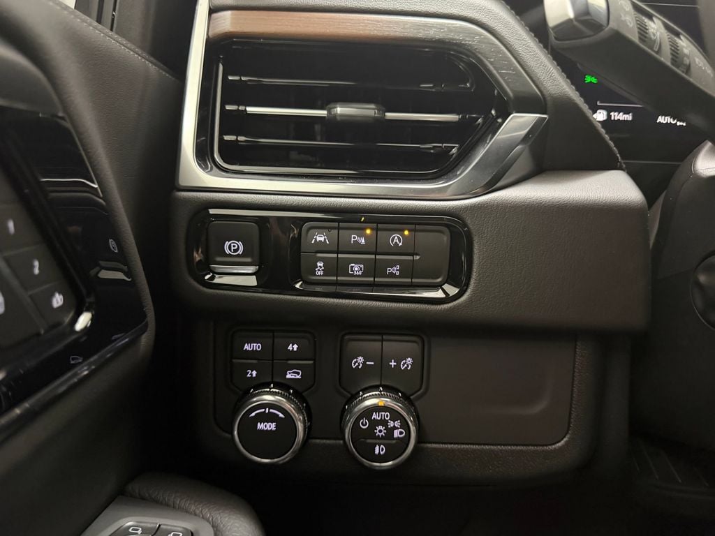 2026 GMC Yukon Denali - Photo 32