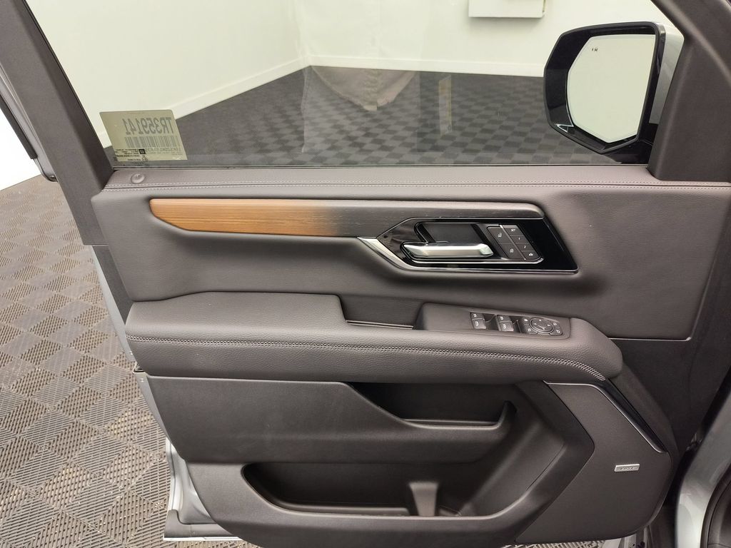 2026 GMC Yukon Denali - Photo 13