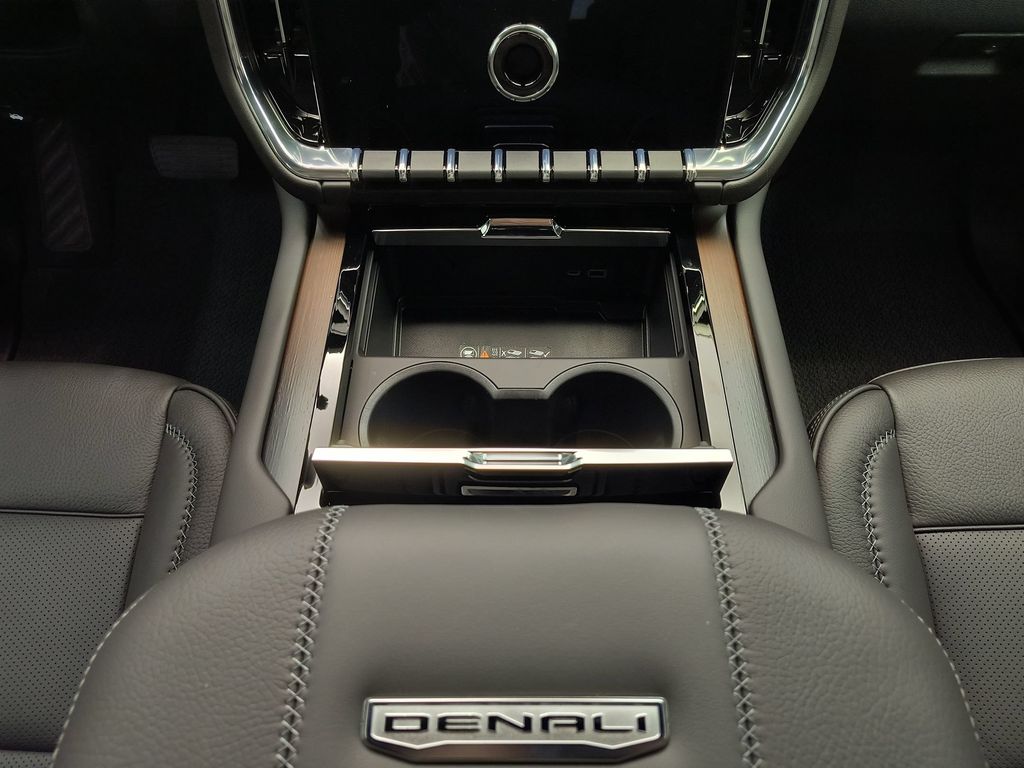 2026 GMC Yukon Denali - Photo 16