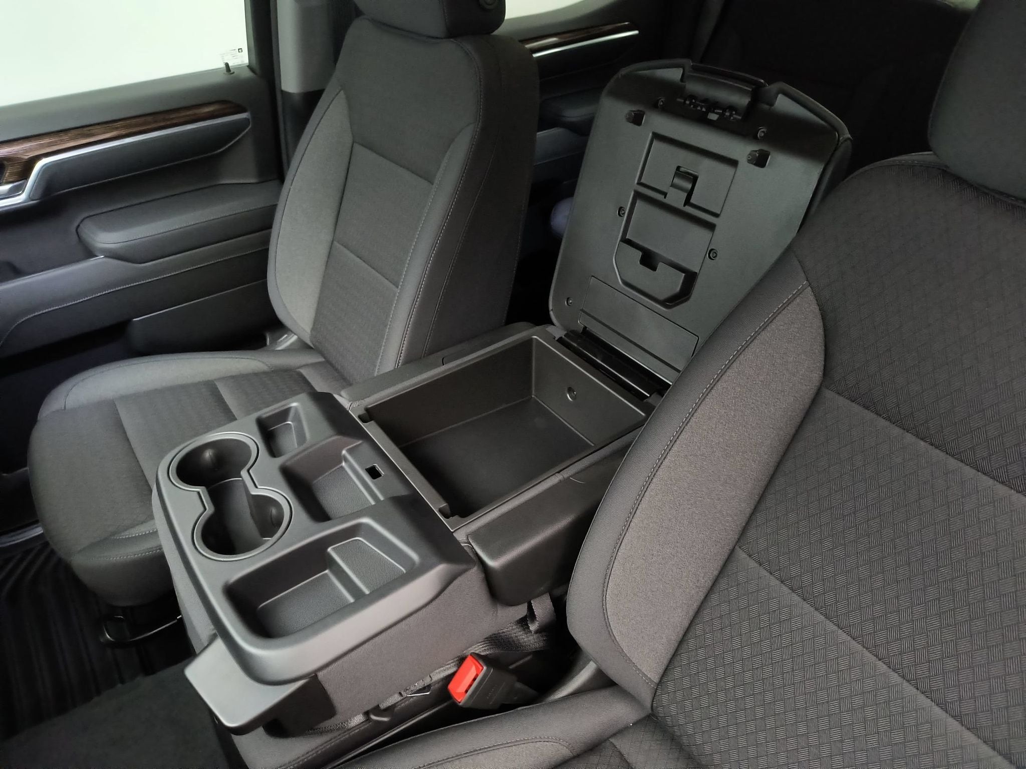 2026 GMC Sierra 1500 SLE - Photo 14