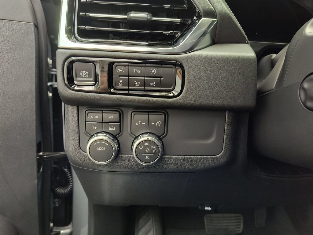 2026 GMC Yukon Denali - Photo 18