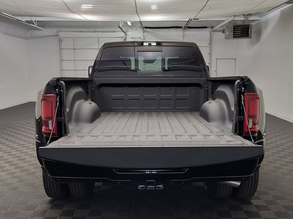 2026 RAM 3500 Laramie - Photo 19