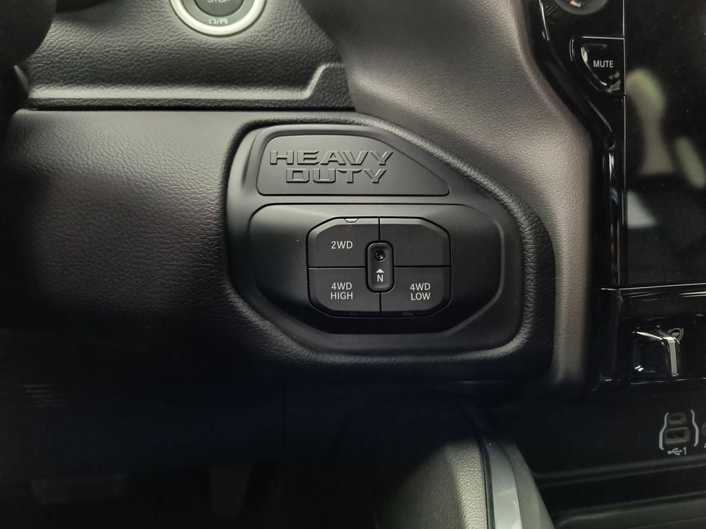 2026 RAM 3500 Laramie - Photo 28