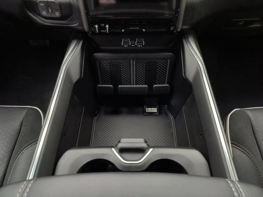 2026 RAM 3500 Laramie - Photo 29