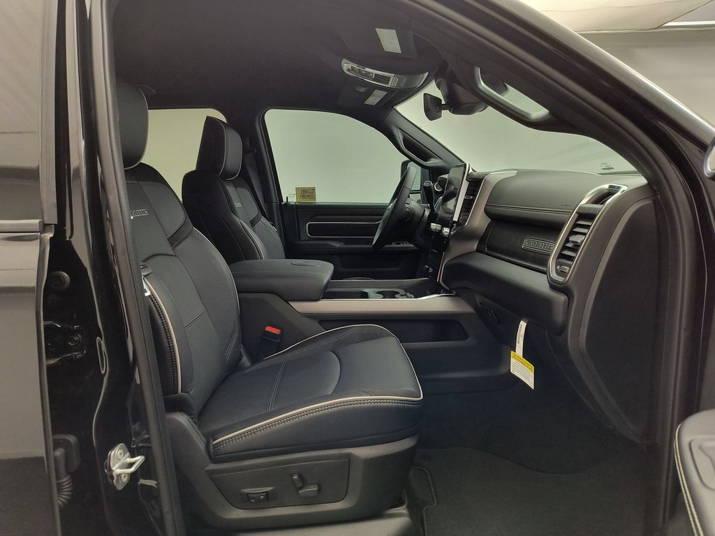 2026 RAM 3500 Laramie - Photo 20