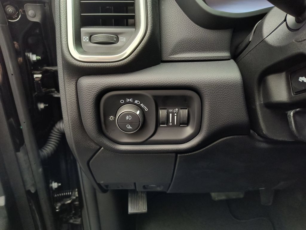 2026 RAM 3500 Laramie - Photo 14
