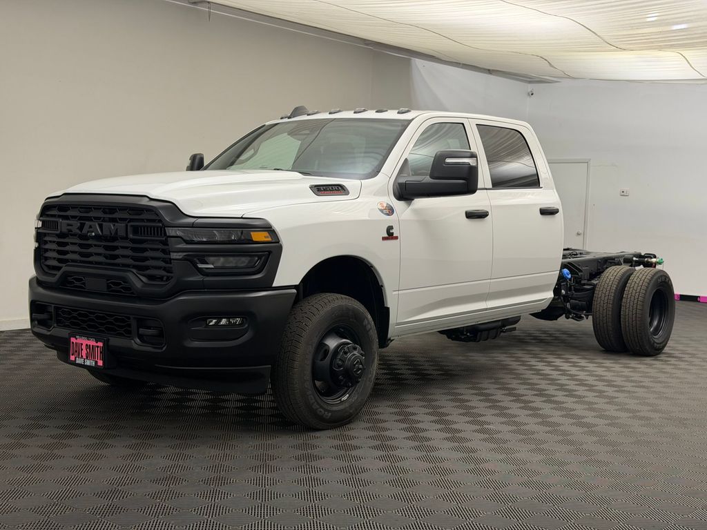 New 2026 Ram 3500 Chassis Cab TRADESMAN CREW 4X4 60' CA Pickup