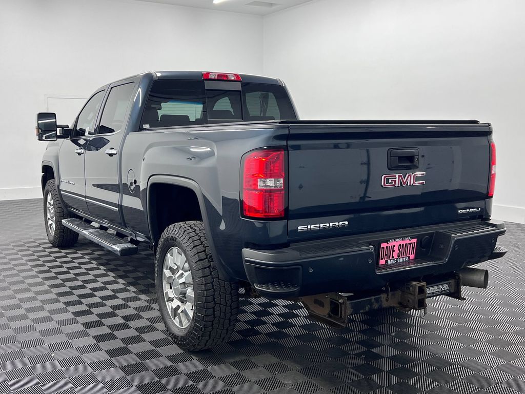 Used 2018 GMC Sierra 2500HD Denali Truck Crew Cab