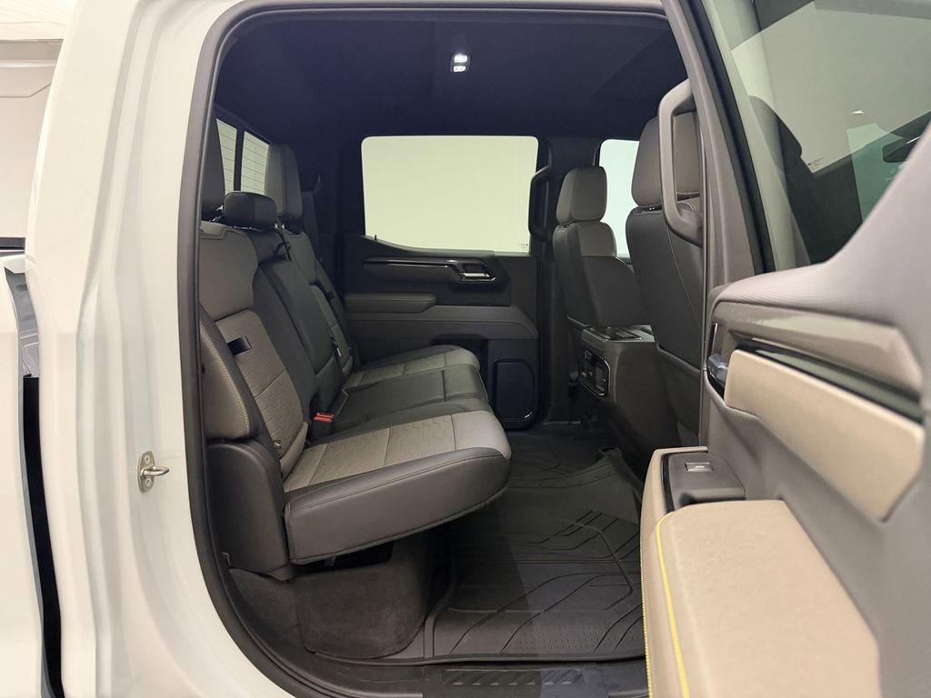 2023 Chevrolet Silverado 1500 ZR2 - Photo 25