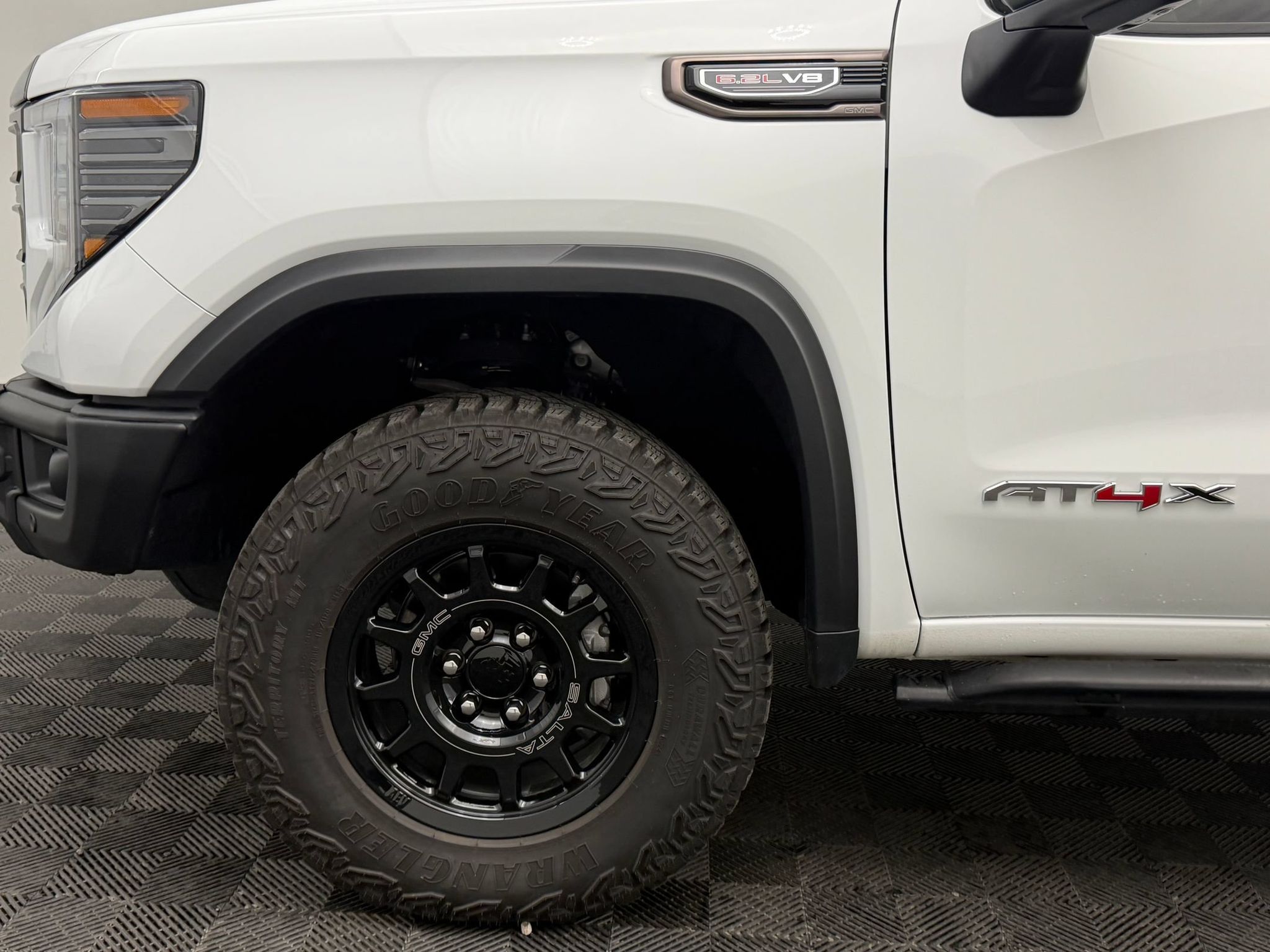 2024 GMC Sierra 1500 AT4X - Photo 10